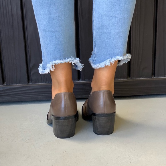 Artisan Distressed Mary Jane Cap Toe Shootie - Picture 4 of 5